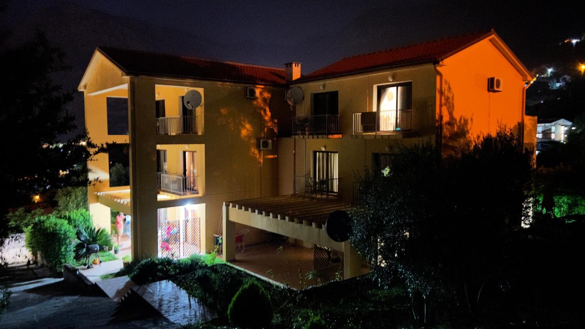 Villa Risan Apartments מראה חיצוני תמונה