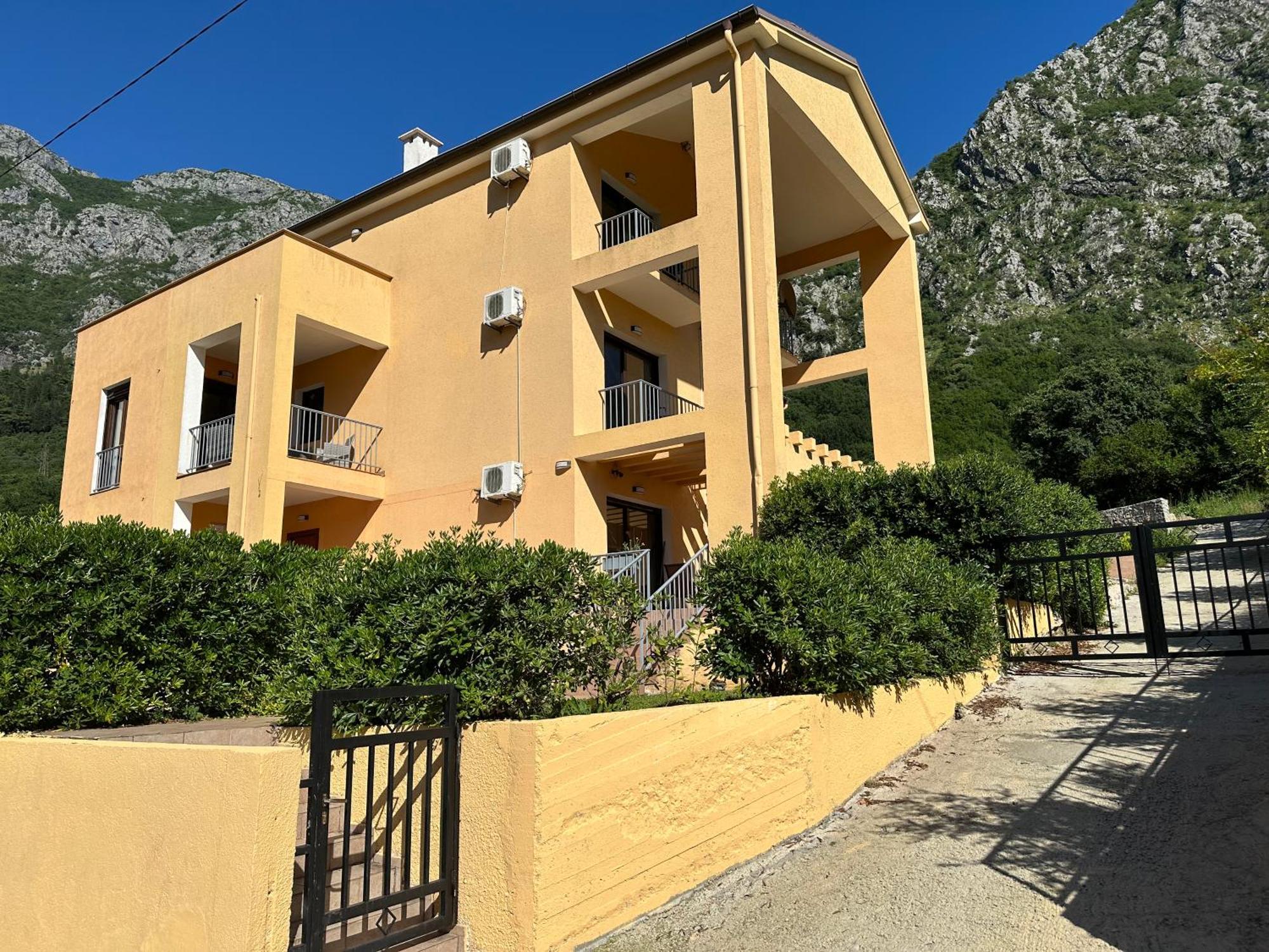 Villa Risan Apartments מראה חיצוני תמונה