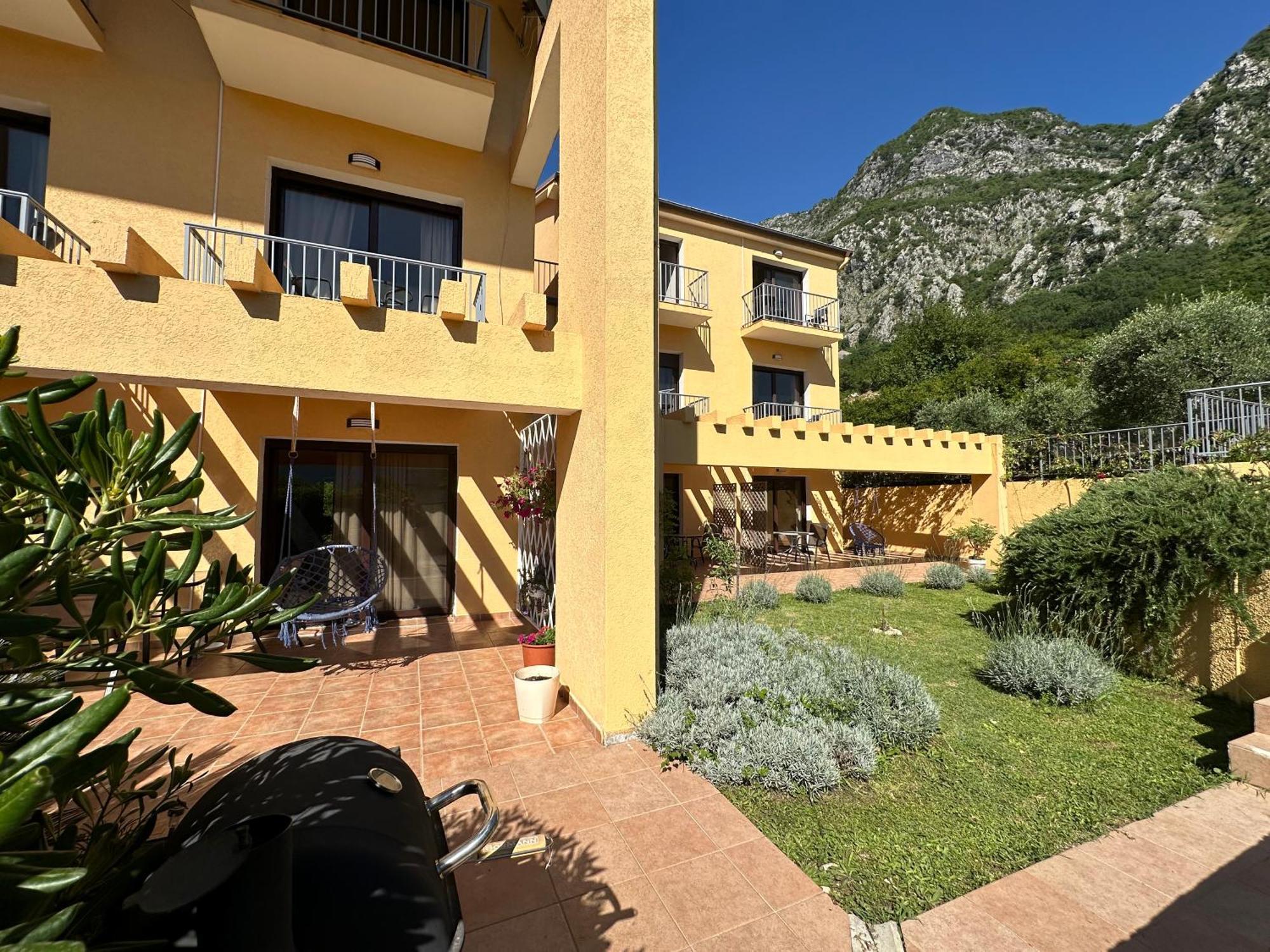 Villa Risan Apartments מראה חיצוני תמונה
