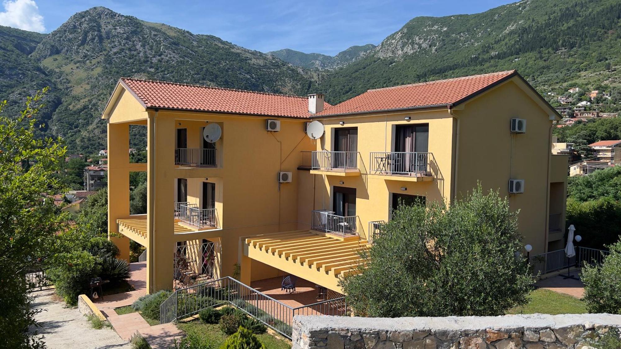 Villa Risan Apartments מראה חיצוני תמונה
