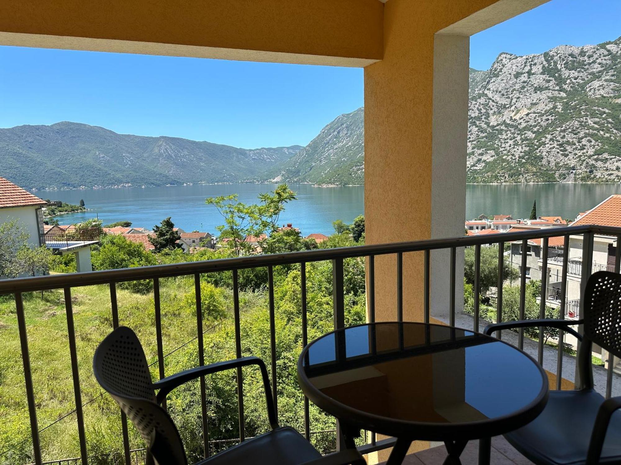 Villa Risan Apartments מראה חיצוני תמונה
