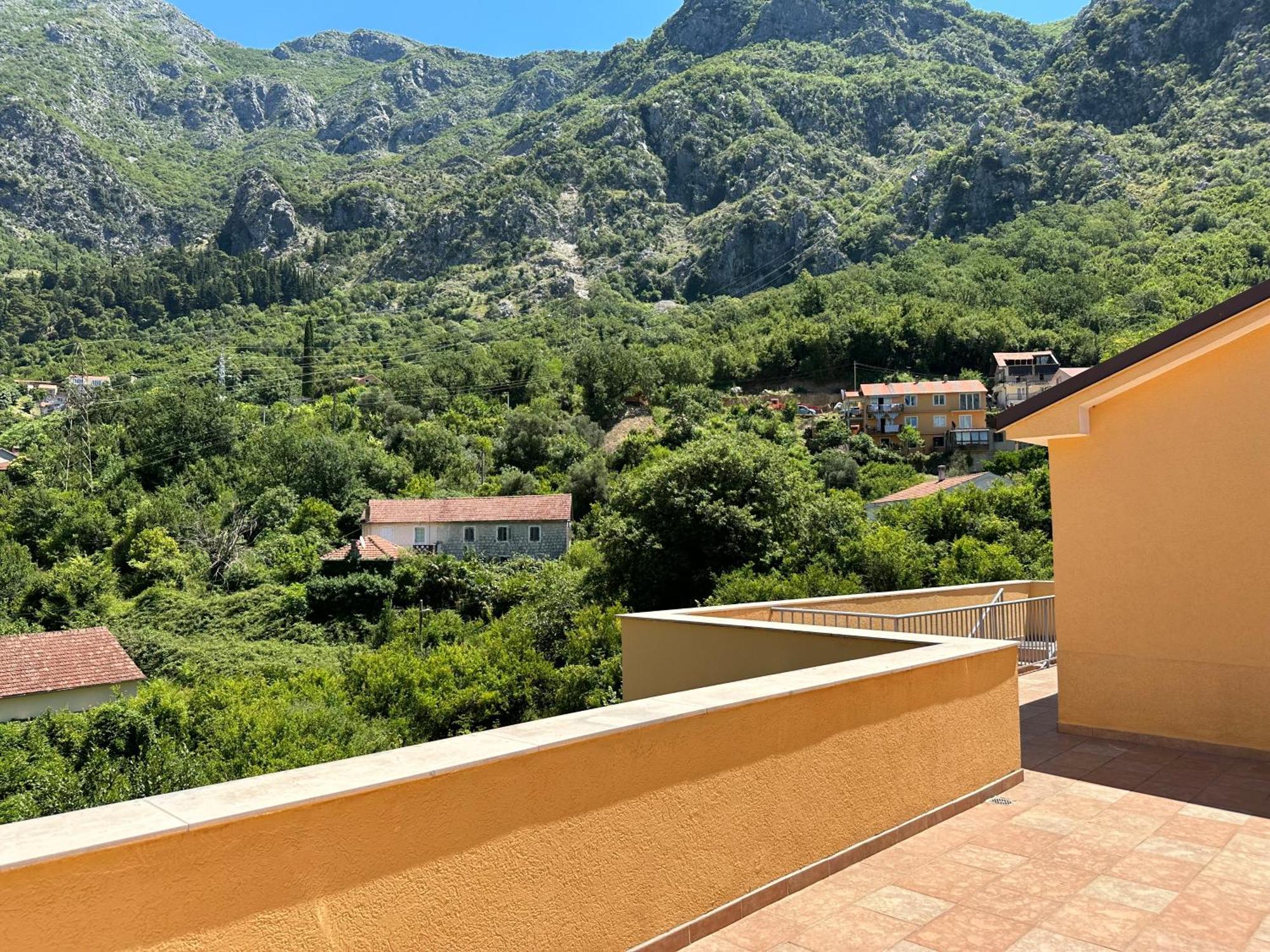 Villa Risan Apartments מראה חיצוני תמונה