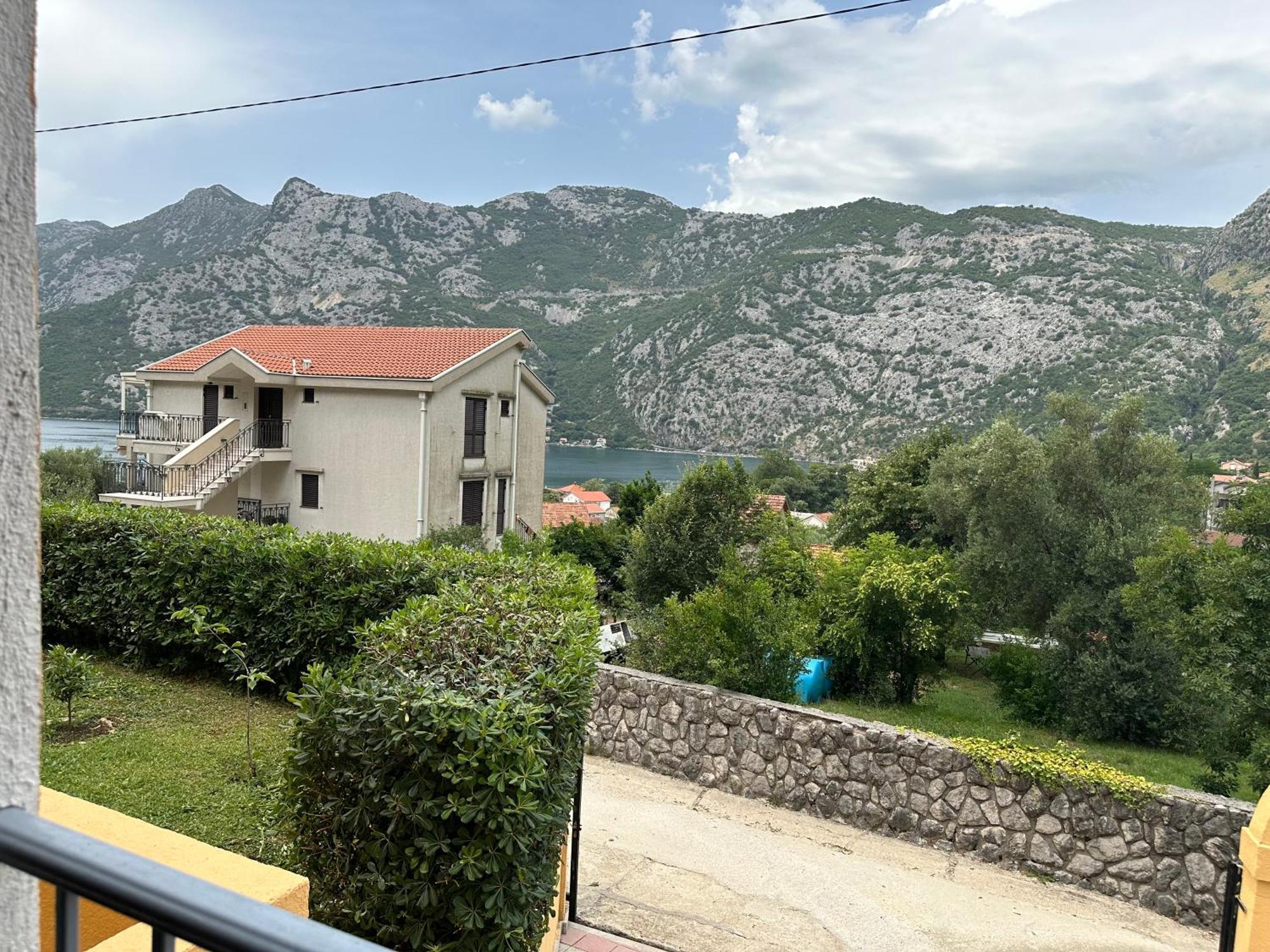 Villa Risan Apartments מראה חיצוני תמונה