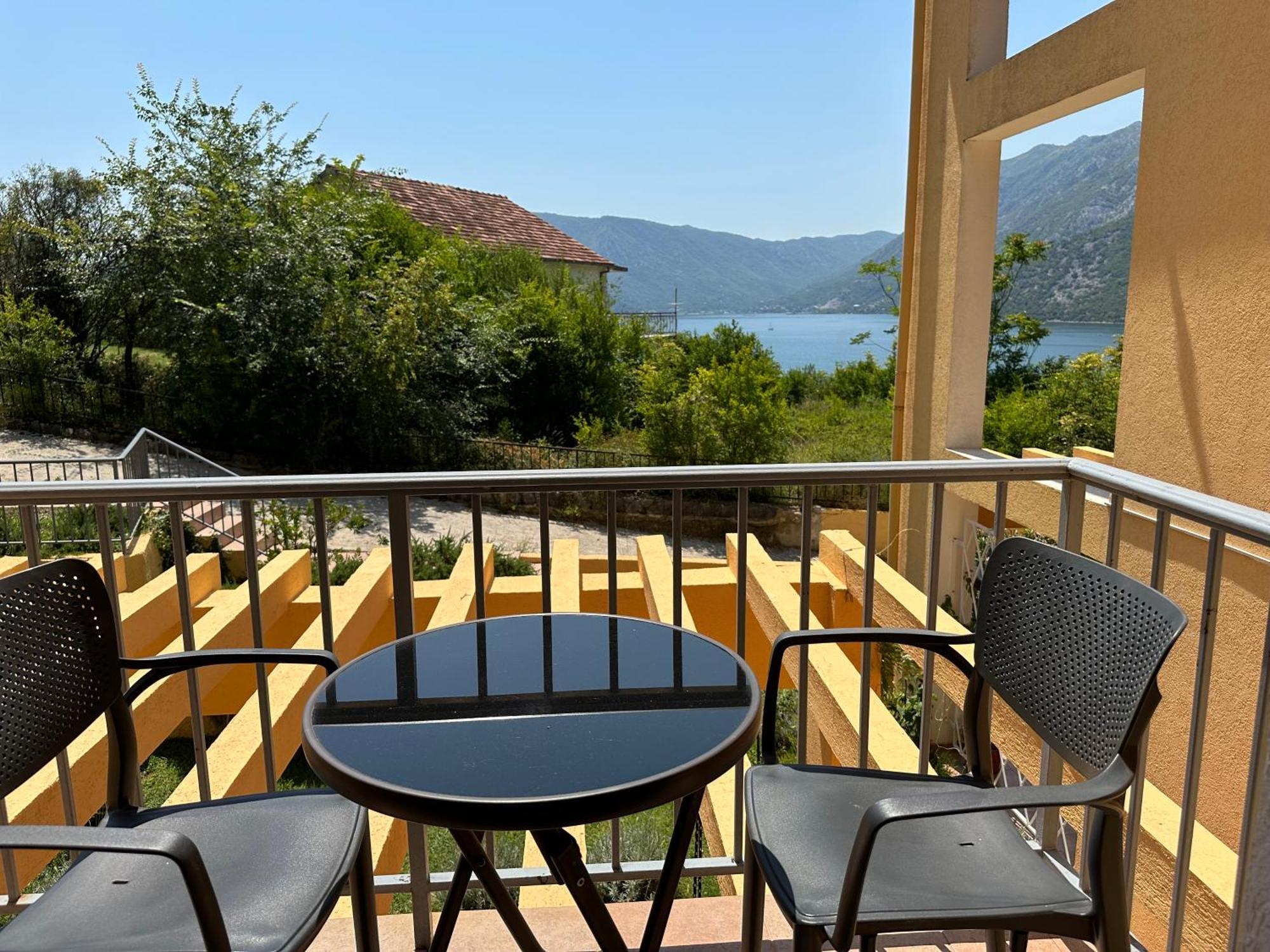 Villa Risan Apartments מראה חיצוני תמונה